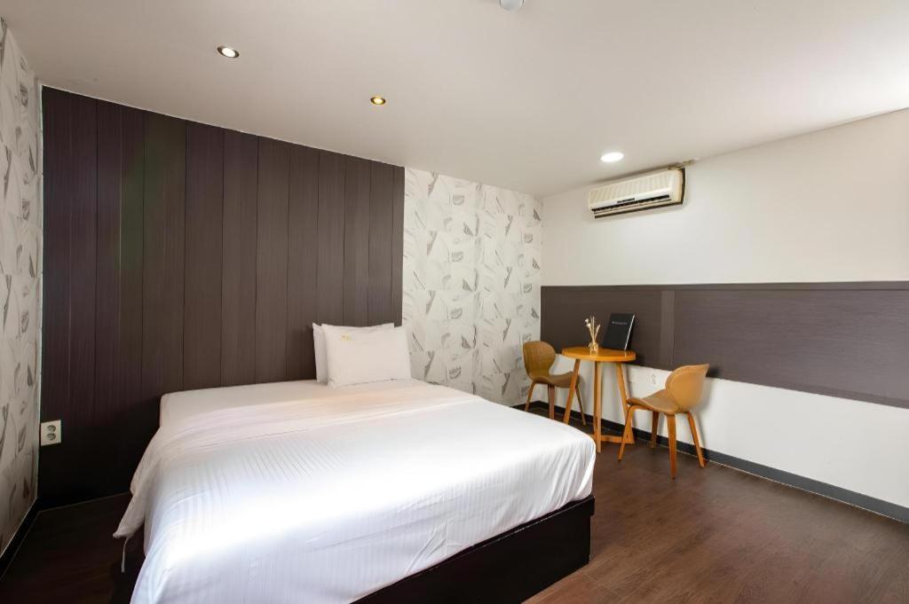 M7 Business Hotel Chilgok Exterior photo